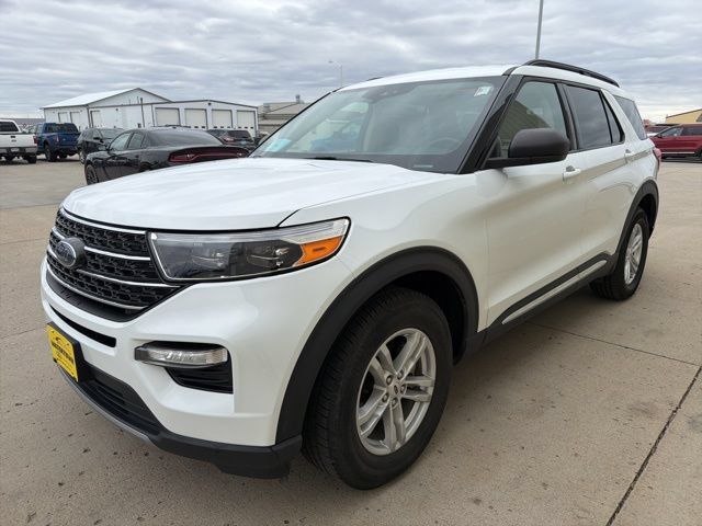 Used 2022 Ford Explorer XLT w/ Equipment Group 202A AWD/4WD image 4