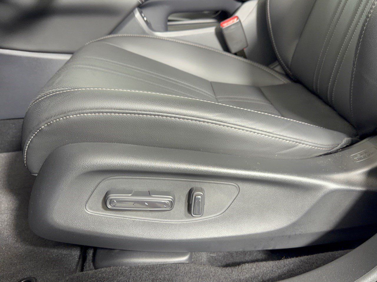 Used 2026 Honda HR-V EX-L image 16