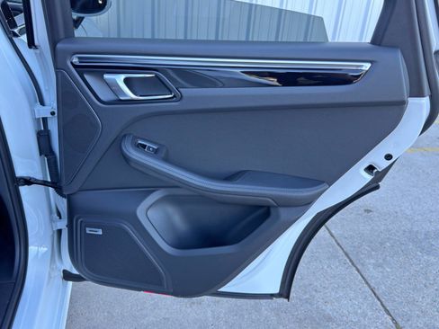 Used 2023 Porsche Macan image 47