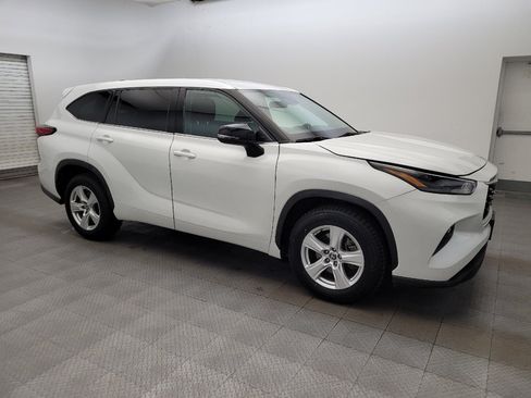Used 2022 Toyota Highlander LE FWD image 10