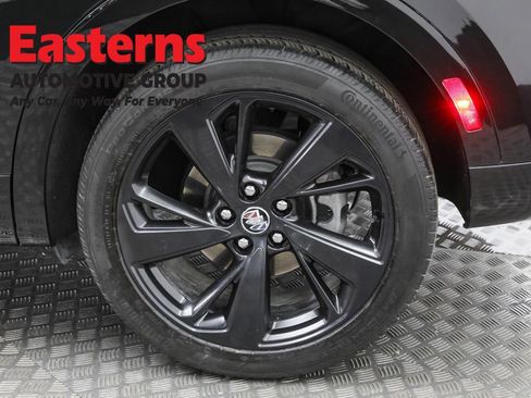 Used 2023 Buick Envision Essence w/ Sport Touring Package image 35