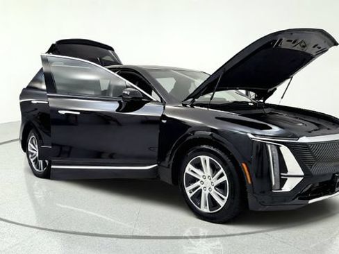 Used 2024 Cadillac Lyriq Tech AWD/4WD image 11