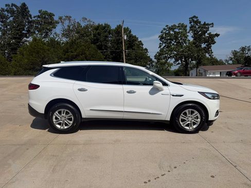 Used 2019 Buick Enclave Essence FWD image 2