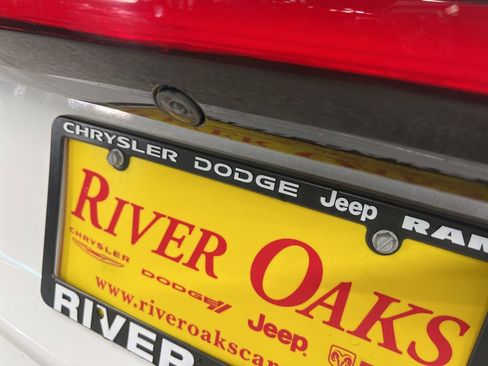 Used 2025 Chrysler Pacifica Select image 7