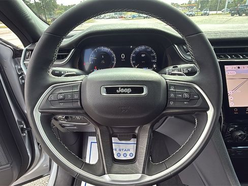 New 2025 Jeep Grand Cherokee Limited image 21