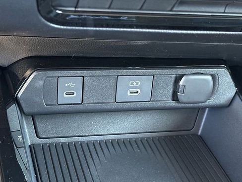 New 2026 Toyota Prius Plug-In Hybrid FWD image 18