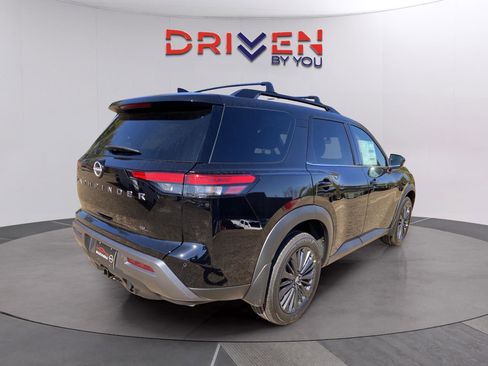 New 2026 Nissan Pathfinder SL w/ SL Premium Package image 5