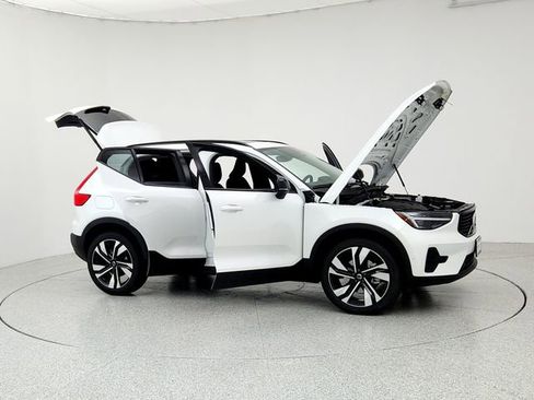 New 2026 Volvo XC40 B5 Ultra w/ Climate Package image 10