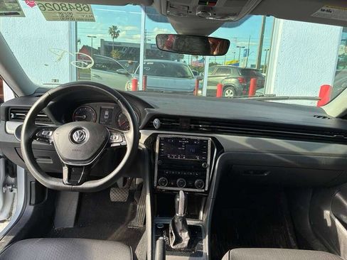 Used 2021 Volkswagen Passat 2.0T SE image 3