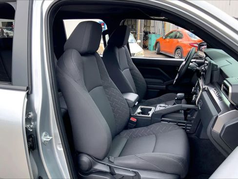 Used 2025 Toyota Tacoma SR5 image 9