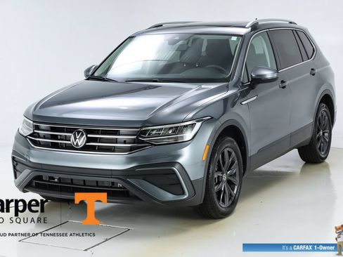 Used 2024 Volkswagen Tiguan SE w/ Panoramic Sunroof Package FWD image 40
