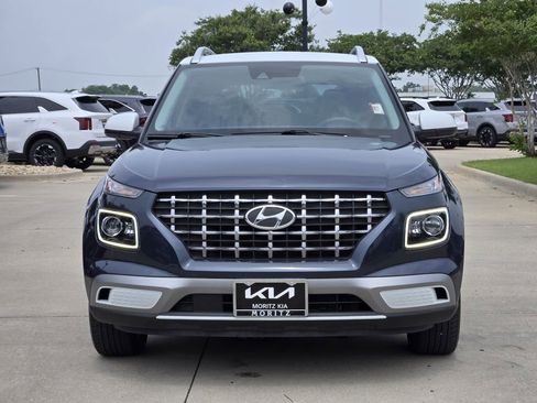 Used 2022 Hyundai Venue Limited FWD image 11