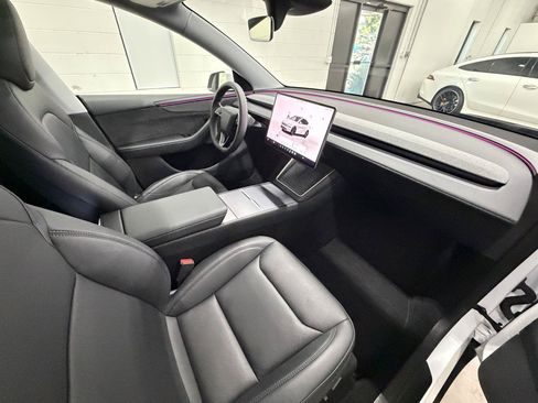 Used 2026 Tesla Model Y AWD image 21