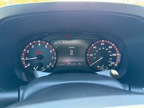 Used 2025 Nissan Frontier Pro-X image 10