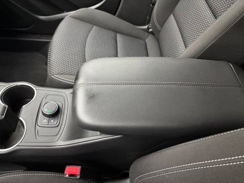 Used 2024 GMC Terrain SLE FWD image 26