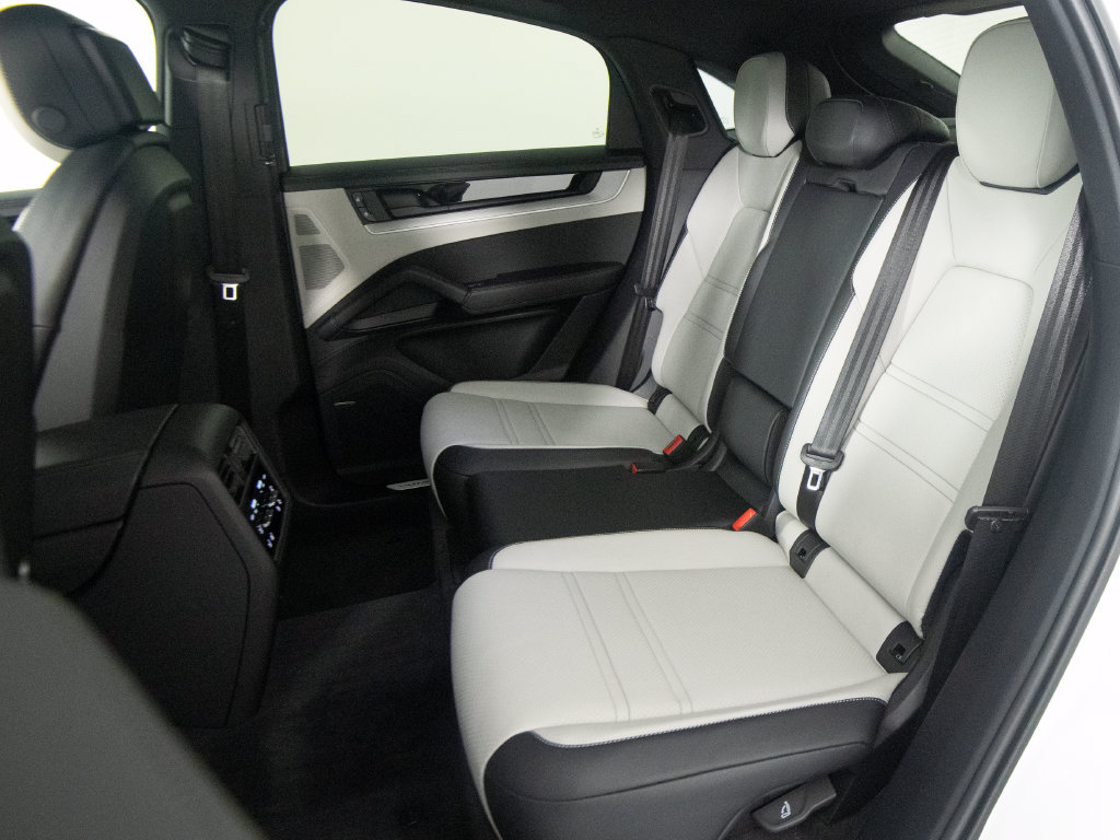 Certified 2026 Porsche Cayenne E-Hybrid Coupe AWD/4WD image 38