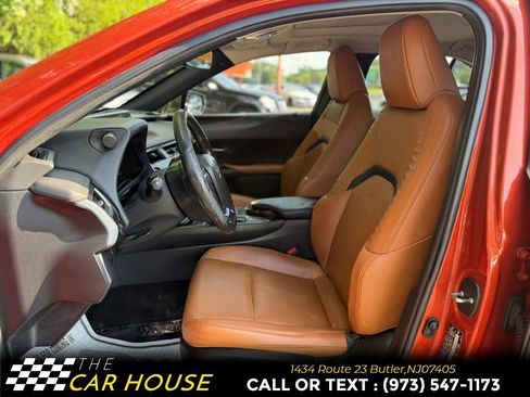 Used 2019 Lexus UX 200 w/ Premium Package FWD image 16