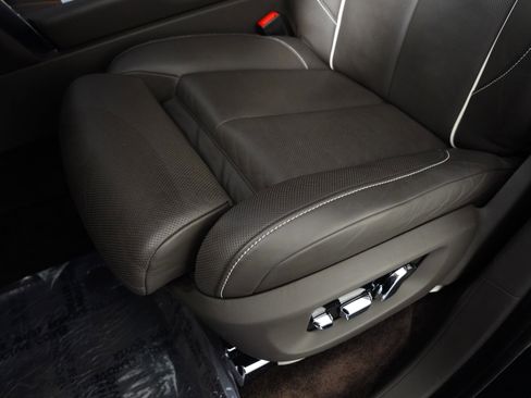 Used 2023 Rolls-Royce Cullinan w/ Cullinan Package image 31