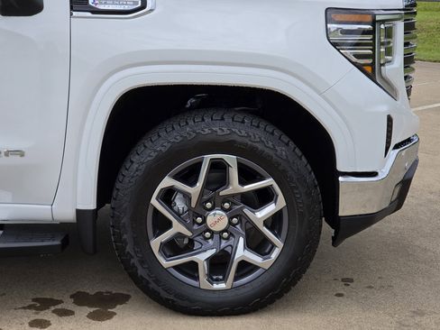 New 2026 GMC Sierra 1500 SLT AWD/4WD image 8