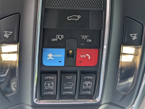Used 2023 Jeep Grand Cherokee Limited AWD/4WD image 35
