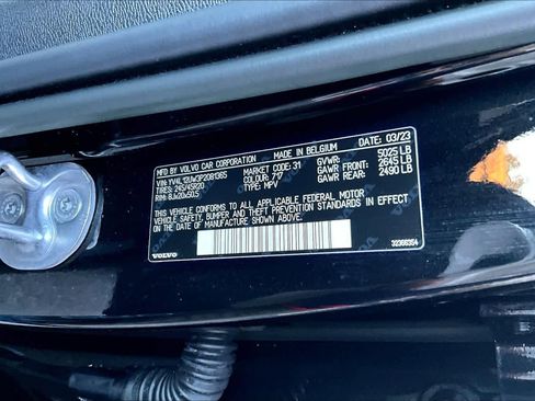 Certified 2023 Volvo XC40 B5 Plus w/ Protection Package Premier image 31