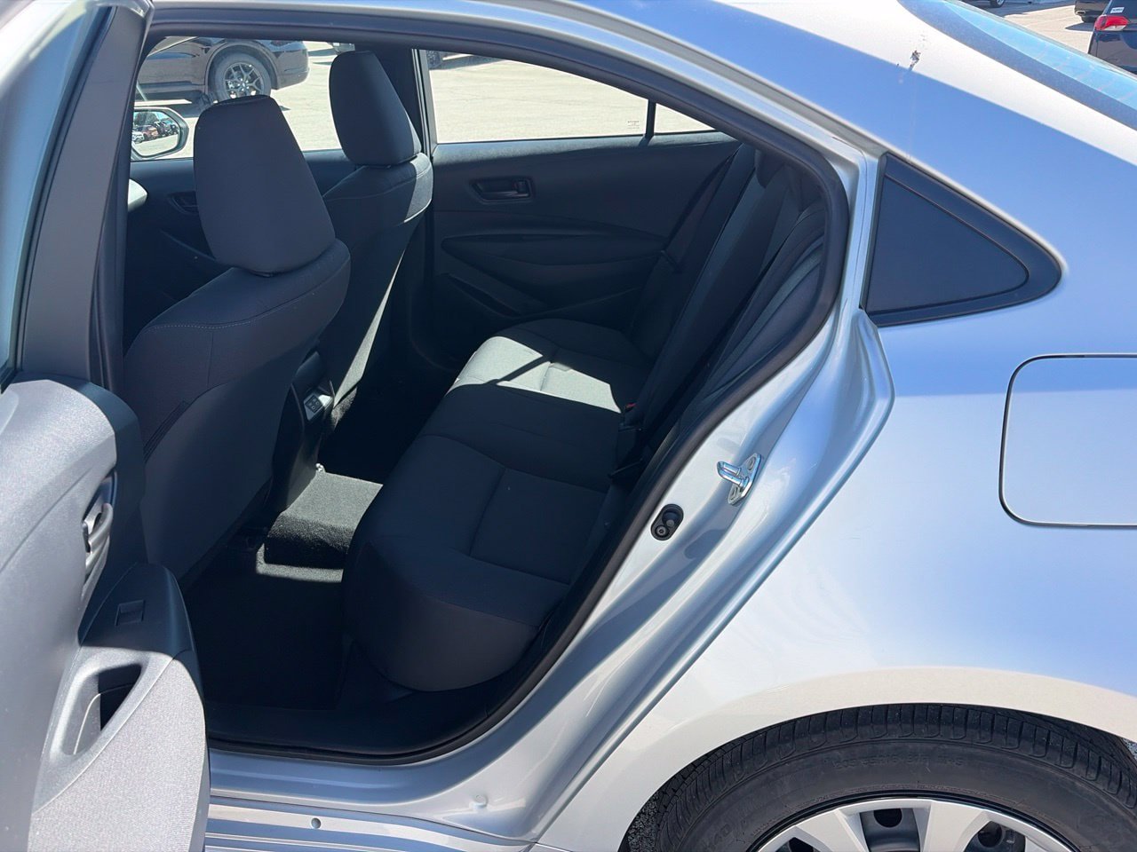 Used 2025 Toyota Corolla LE FWD image 13