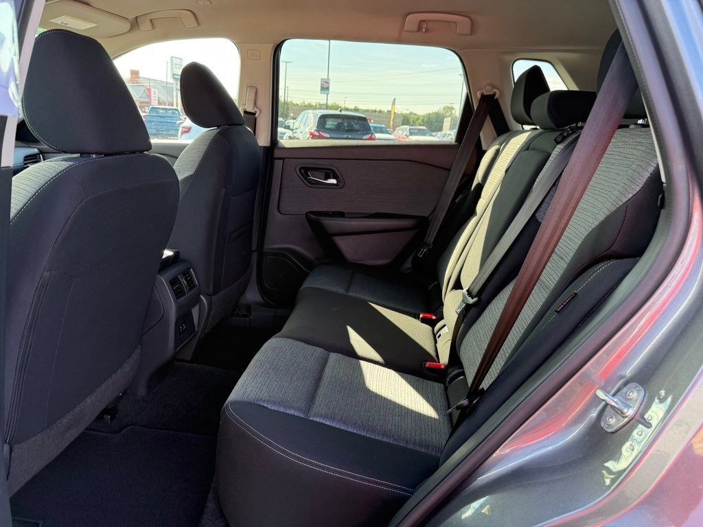 Used 2023 Nissan Rogue SV AWD/4WD image 20
