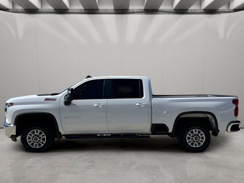 Used 2021 Chevrolet Silverado 2500 LT w/ Z71 Off-Road Package AWD/4WD image 2