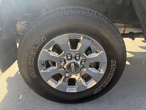 Used 2017 Ford F250 Lariat w/ Lariat Ultimate Package image 28