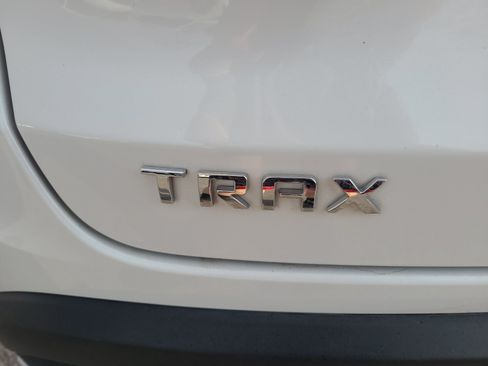 Certified 2025 Chevrolet Trax LT FWD image 26