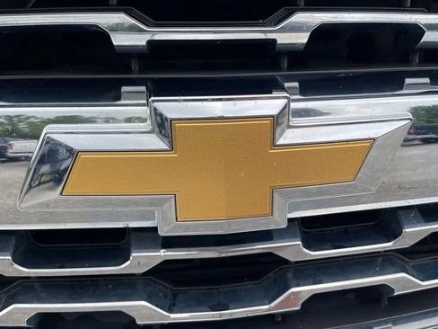Used 2018 Chevrolet Silverado 1500 LTZ w/ Sport Package AWD/4WD image 10