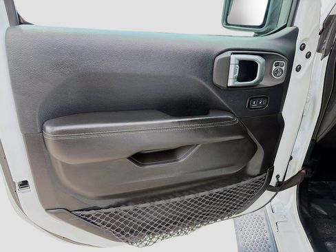 Used 2019 Jeep Wrangler Unlimited Sahara AWD/4WD image 20