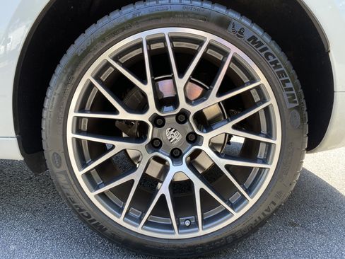 Used 2020 Porsche Macan S AWD/4WD image 39