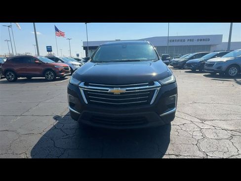 Used 2023 Chevrolet Traverse LT image 3