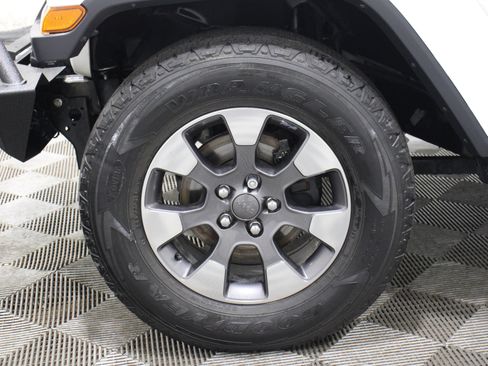 Used 2018 Jeep Wrangler Unlimited Sahara w/ Cold Weather Group AWD/4WD image 34