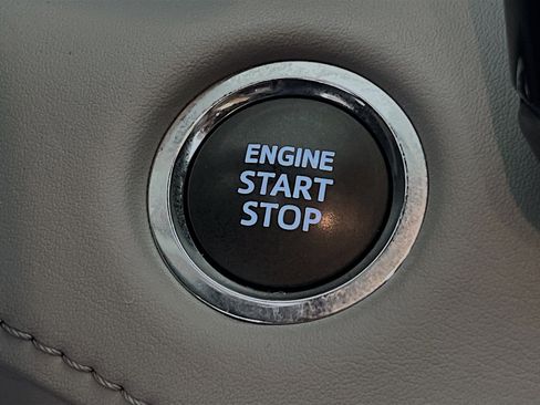 Used 2023 Toyota Highlander Limited FWD image 23