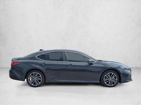 Used 2025 Toyota Camry XLE FWD image 4