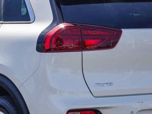 Certified 2022 Kia Niro EX Premium image 7