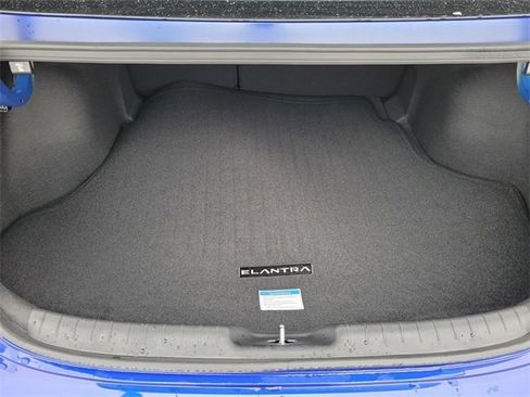 New 2025 Hyundai Elantra Limited image 22