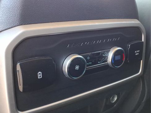 Used 2024 Ford Expedition Max XLT image 28