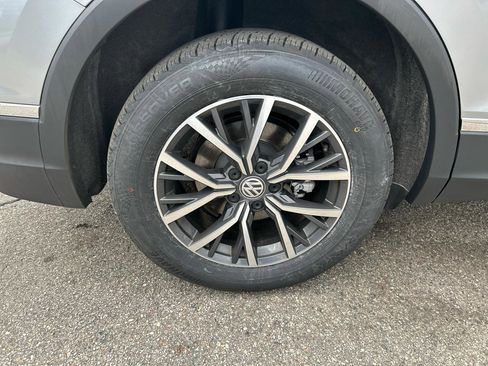 Used 2020 Volkswagen Tiguan SE image 27