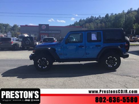 Used 2025 Jeep Wrangler Unlimited Rubicon AWD/4WD image 2