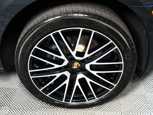Used 2026 Porsche Macan AWD/4WD image 40