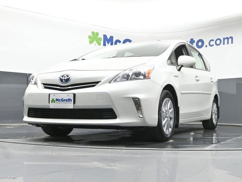 Used 2014 Toyota Prius V Two image 6
