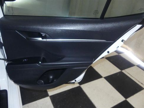 Used 2019 Toyota Camry SE FWD image 23