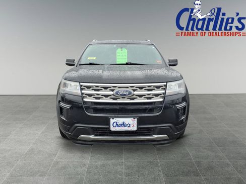 Used 2018 Ford Explorer XLT AWD/4WD image 2