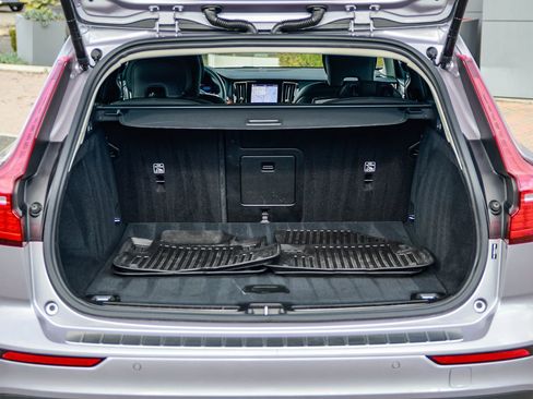 Certified 2026 Volvo V60 B5 Cross Country Plus w/ Climate Package image 30