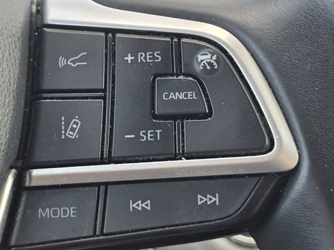 Used 2023 Toyota Highlander LE AWD/4WD image 30