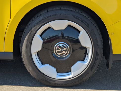 New 2025 Volkswagen ID. Buzz Pro S RWD image 3