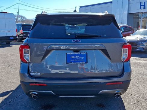Used 2023 Ford Explorer XLT w/ Equipment Group 202A image 6